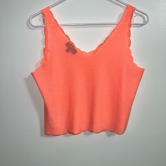Top Shop • Scallop Crop Top size 4 - Picture 3 of 8